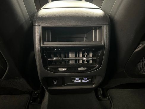Used 2024 Jeep Grand Cherokee Altitude AWD/4WD image 11