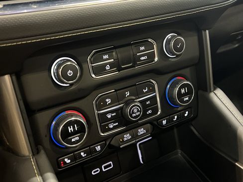 Used 2024 Chevrolet Tahoe Premier w/ Premium Package image 23