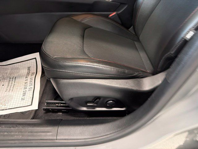 Used 2023 Jeep Compass Trailhawk w/ Trailhawk Convenience Group AWD/4WD image 12