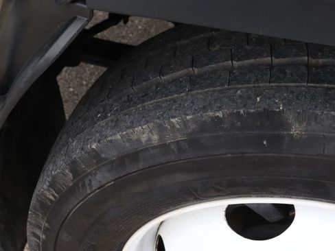 Used 2020 Isuzu NPR image 39