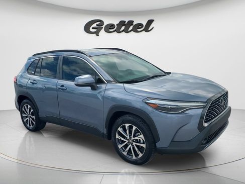 Certified 2023 Toyota Corolla Cross XLE w/ Convenience Package FWD image 3