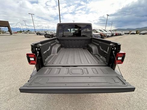 Used 2020 Jeep Gladiator Overland image 9