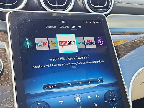 Used 2025 Mercedes-Benz GLC 300 4MATIC image 25