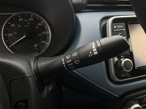 Used 2025 Nissan Versa SV FWD image 33