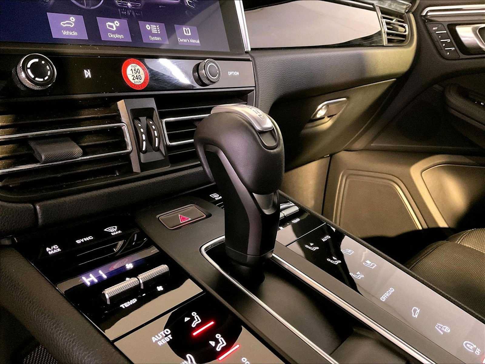 Certified 2023 Porsche Macan AWD/4WD image 17