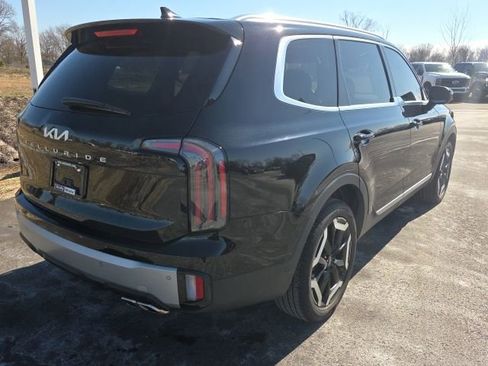Used 2023 Kia Telluride EX w/ EX Captain's Chair Package image 8