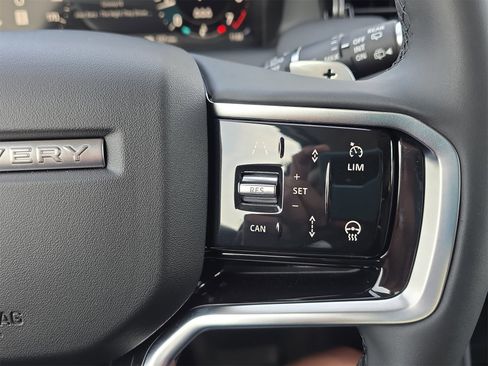 Used 2025 Land Rover Discovery Sport S image 18