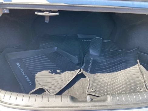 Used 2022 Hyundai Elantra SE w/ Cargo Package FWD image 23