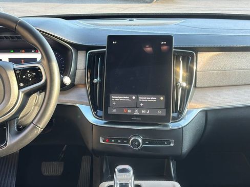 Certified 2025 Volvo XC90 B5 Plus AWD/4WD image 6