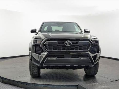 Used 2025 Toyota Tacoma TRD Off-Road AWD/4WD image 12