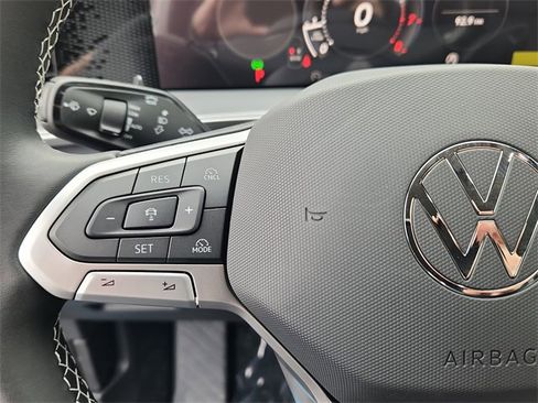 New 2026 Volkswagen Tiguan SE image 11