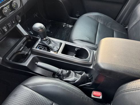 Certified 2020 Toyota Tacoma TRD Sport w/ TRD Premium Sport Package AWD/4WD image 26