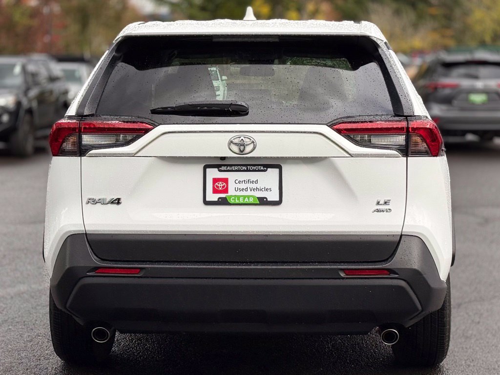 Used 2024 Toyota RAV4 LE AWD/4WD image 4
