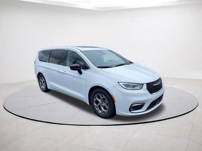 Certified 2024 Chrysler Pacifica Limited