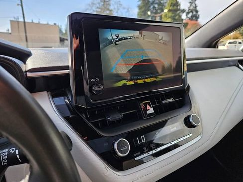 Used 2024 Toyota Corolla SE w/ SE Package image 38