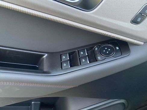 Used 2025 Ford Explorer Active RWD image 18
