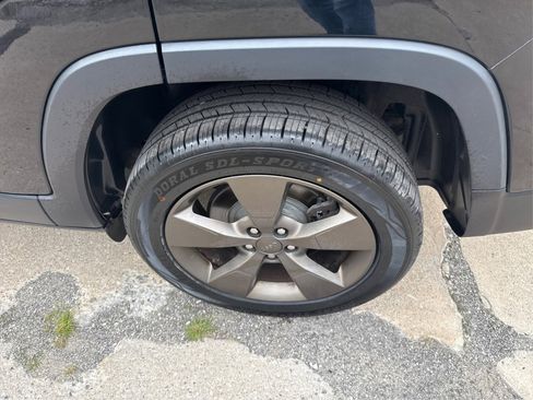 Used 2017 Jeep Cherokee 75th Anniversary image 18