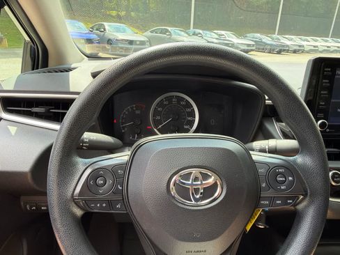 Used 2022 Toyota Corolla LE FWD image 24