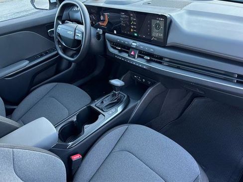 New 2025 Kia K4 LX image 17