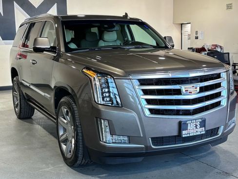 Used 2016 Cadillac Escalade Premium image 2