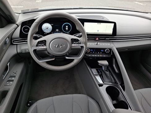 Certified 2023 Hyundai Elantra SEL w/ Convenience Package FWD image 11