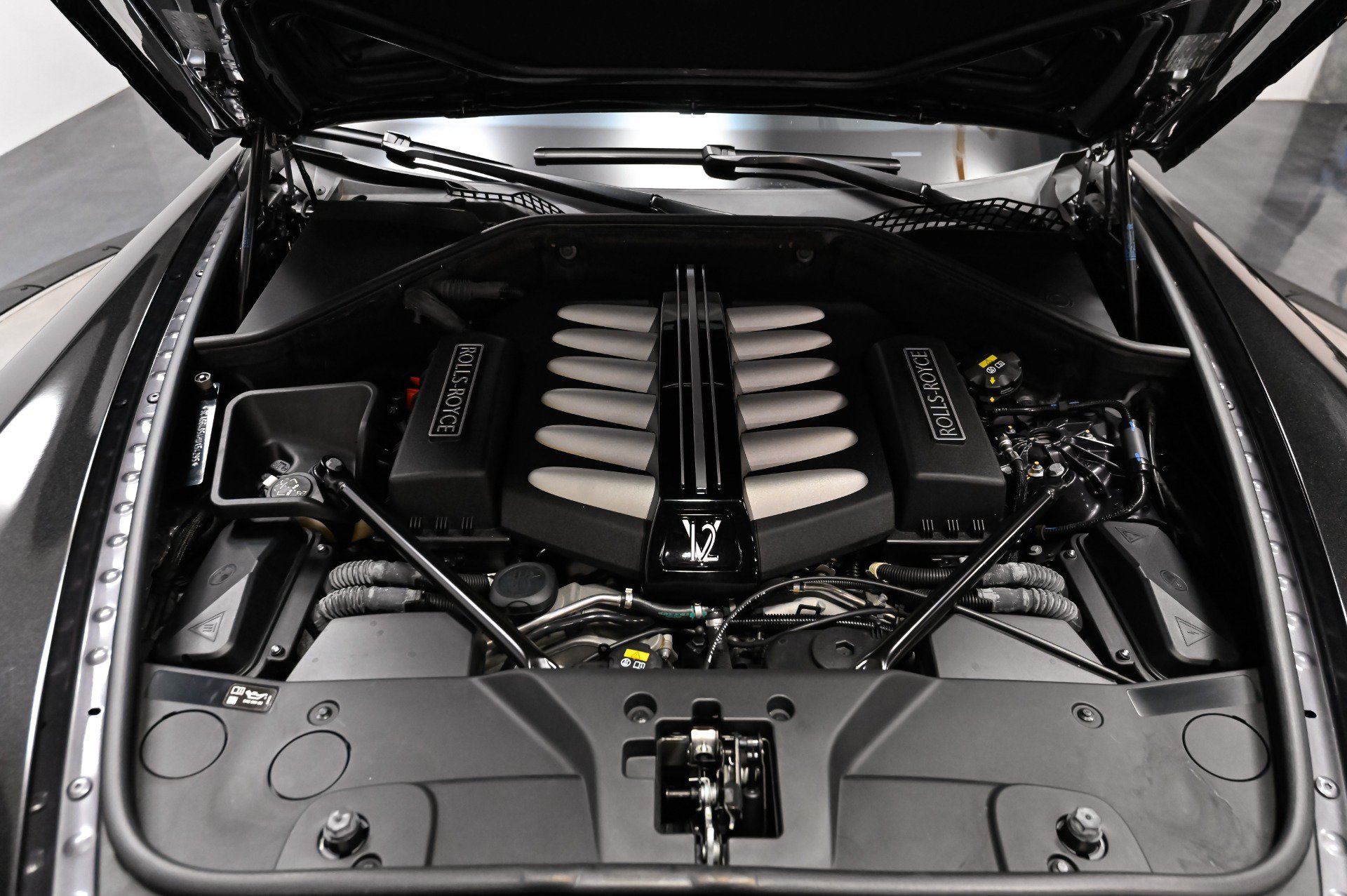 Used 2017 Rolls-Royce Ghost RWD image 25