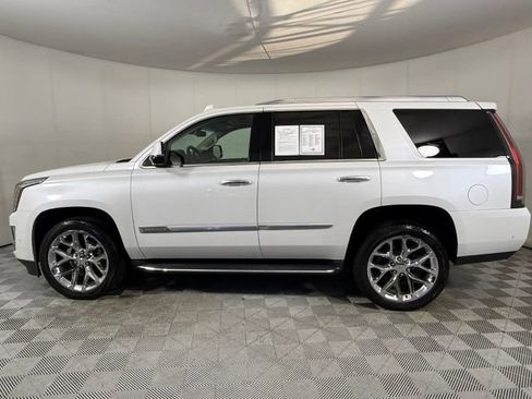 Used 2018 Cadillac Escalade Luxury AWD/4WD image 3