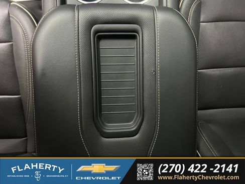 Used 2023 GMC Yukon XL SLT AWD/4WD image 33