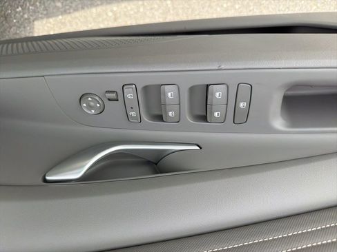 Used 2024 Hyundai Elantra SEL w/ Convenience Package image 24