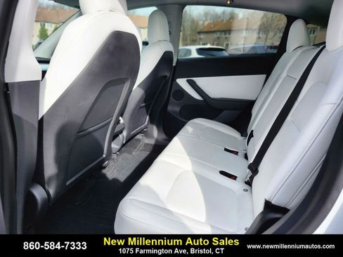 Used 2021 Tesla Model Y Long Range image 16