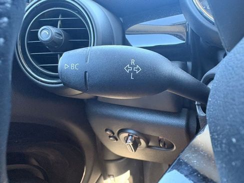 Used 2019 MINI Cooper 2-Door Hardtop w/ Premium Package image 19