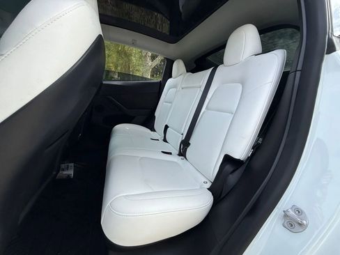 Used 2022 Tesla Model Y Long Range image 14