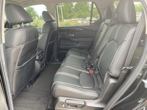 Used 2025 Honda Pilot EX-L image 12