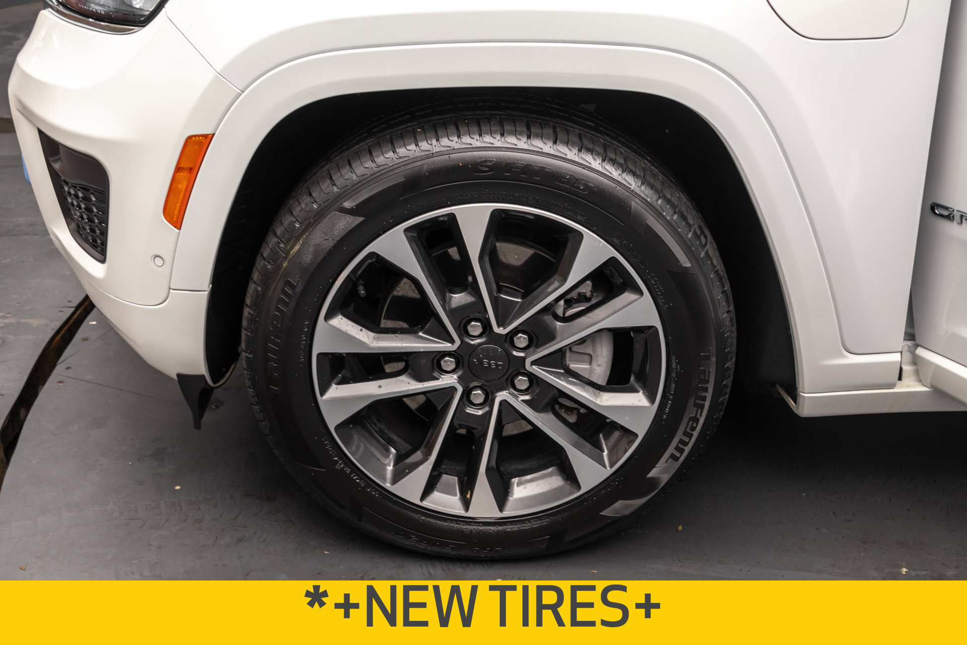 Used 2022 Jeep Grand Cherokee Overland w/ Advanced Protech Group III AWD/4WD image 46