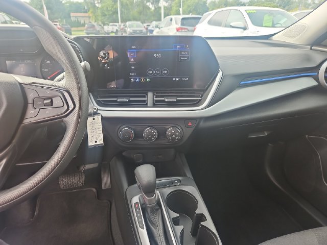 Used 2025 Chevrolet Trax LS FWD image 17