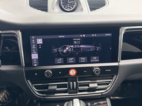 Certified 2025 Porsche Macan image 29