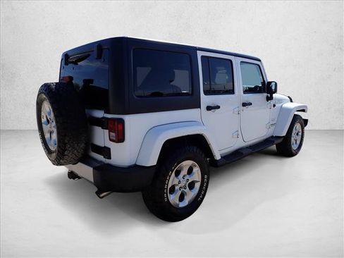 Used 2015 Jeep Wrangler Unlimited Sahara w/ Connectivity Group AWD/4WD image 4