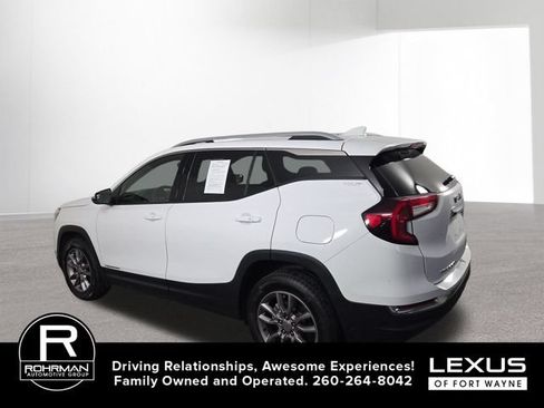 Used 2024 GMC Terrain SLT AWD/4WD image 10