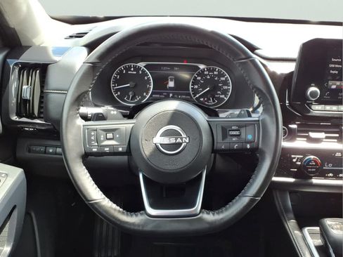 Used 2024 Nissan Pathfinder SV AWD/4WD image 18
