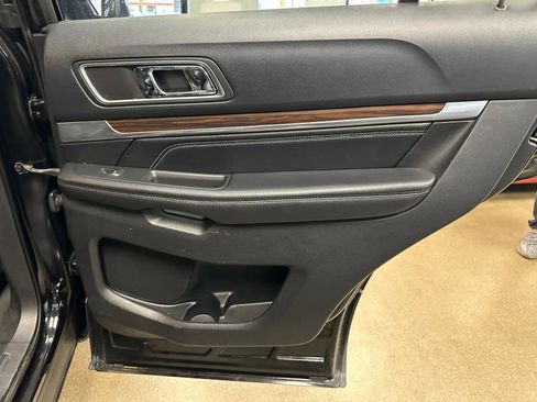 Used 2016 Ford Explorer Limited image 27