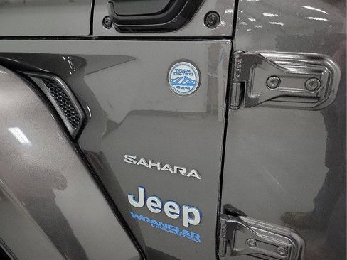 Used 2022 Jeep Wrangler Unlimited Sahara w/ Dual Top Group image 8