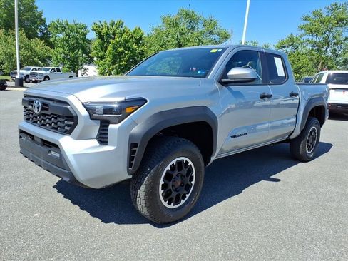 Used 2024 Toyota Tacoma TRD Off-Road AWD/4WD image 8
