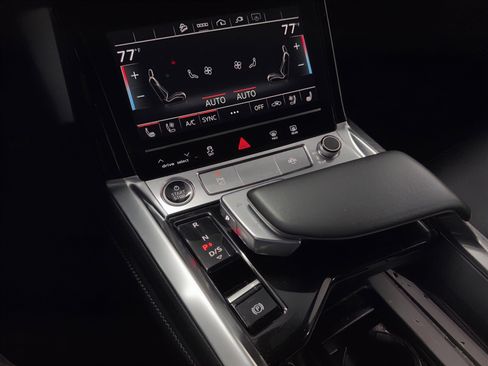 Used 2024 Audi Q8 e-tron Premium Plus w/ Premium Plus Package image 25