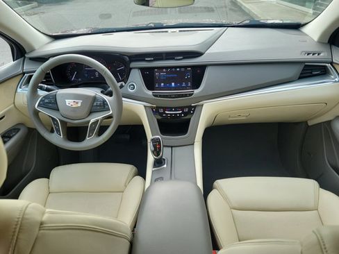Used 2017 Cadillac XT5 Premium Luxury FWD image 12