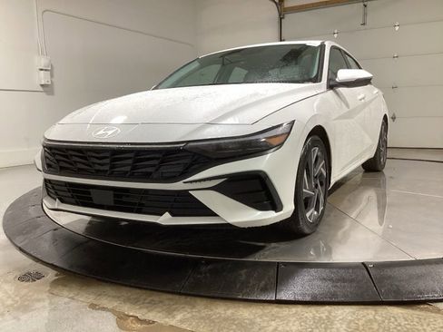 New 2026 Hyundai Elantra Limited image 3