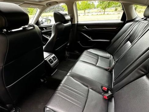 Used 2018 Honda Accord Touring image 16