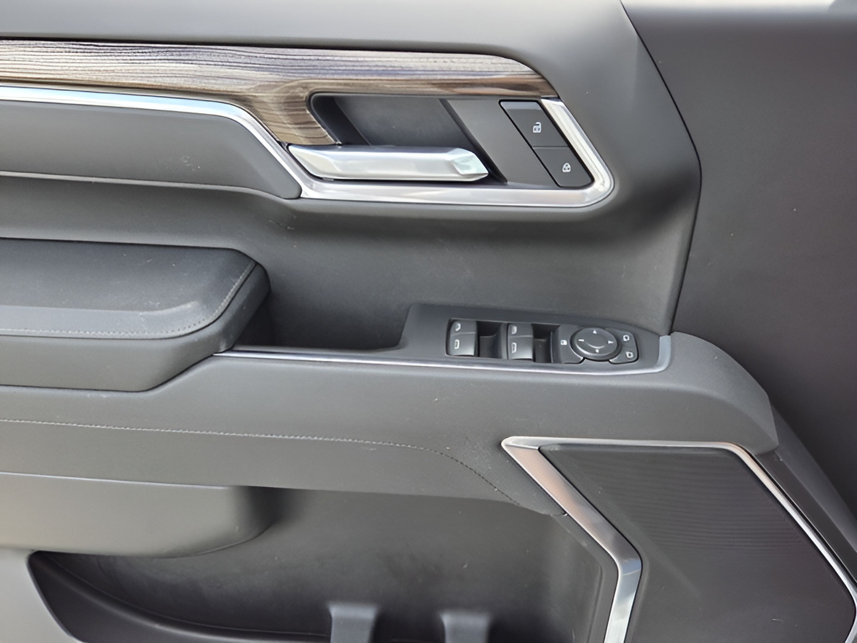 Certified 2025 Chevrolet Silverado 1500 LT RWD image 27