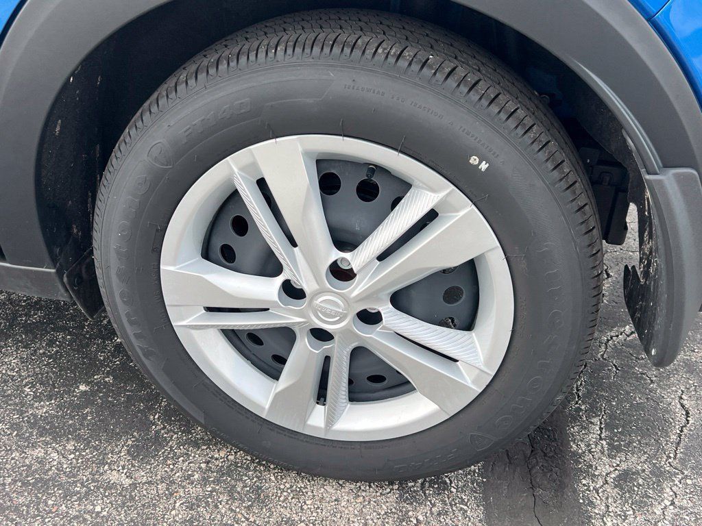 Certified 2025 Nissan Kicks Play S FWD image 11