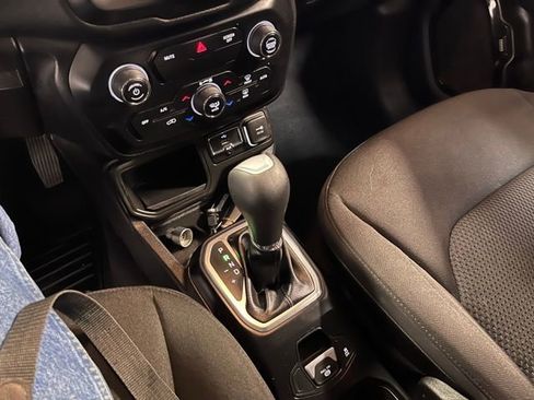 Used 2019 Jeep Renegade Altitude w/ Quick Order Package 2XM image 29