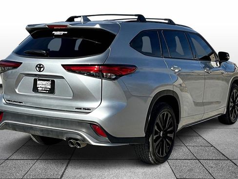 Used 2023 Toyota Highlander XSE image 10